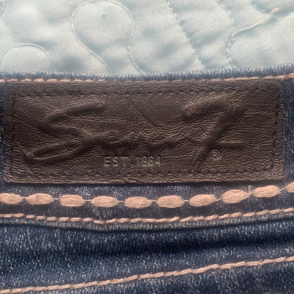 🌺 2 for $23 🌺 Seven7 Jeans with a Hint of Bling - Picture 6 of 8